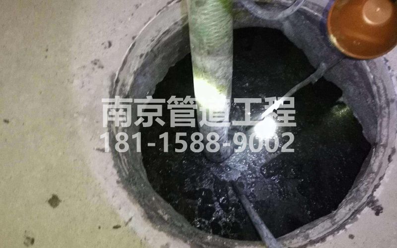 216华侨路清理化粪池