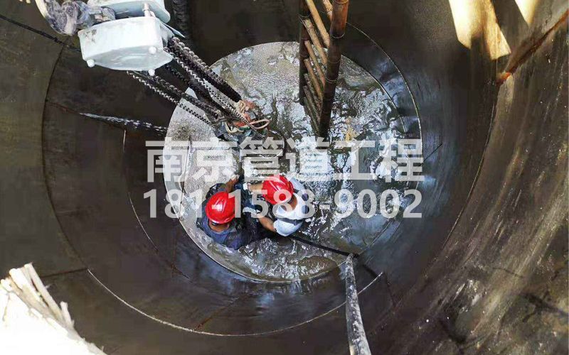 华侨路污水池清理