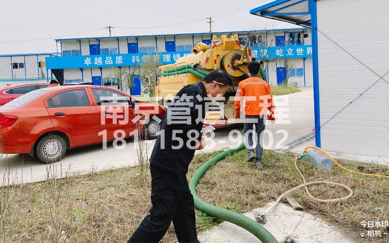 255华侨路工地化粪池处理