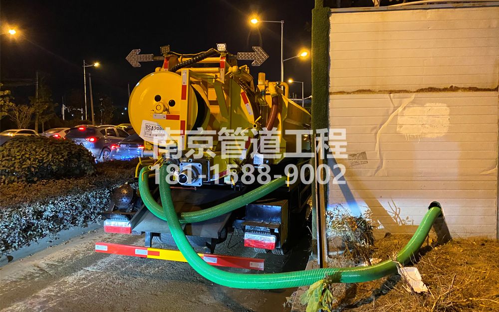 266华侨路临时工地抽粪
