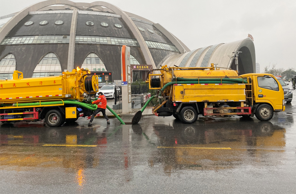 华侨路商场管道清淤