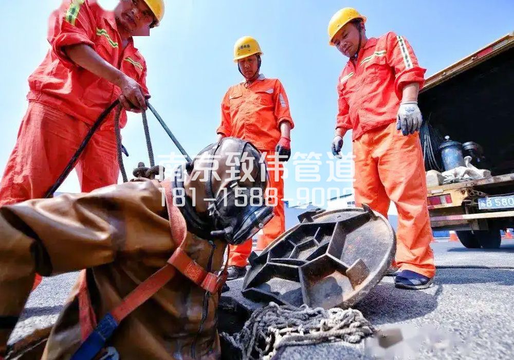 华侨路有限空间作业